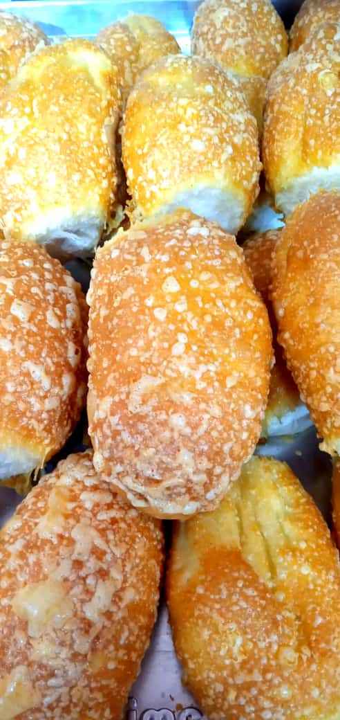 PÃO FRANCÊS GRATINADO.