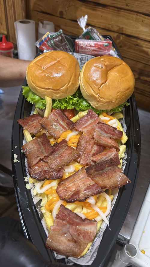 BARCA DE 2 GOURMET ( 2 hamburguer 60g e uma batata 400g)