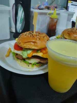 gourmet especial100g + batata 150g + suco de laranja 400ml
