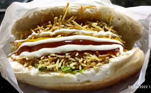 Hot dog salada 