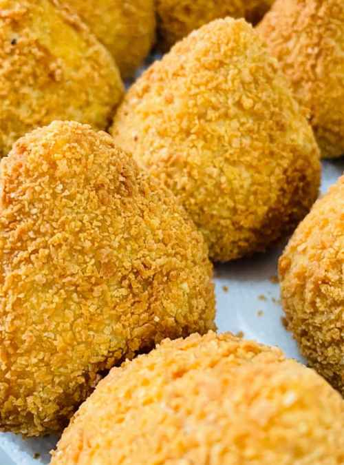 Coxinha crocante de frango cremoso 