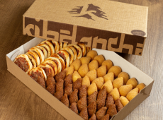 CENTO PROMOCIONAL 100 Mini Salgados c/ Coxinha de Frango