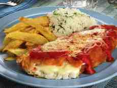 2440 - Almoço/Janta Executiva Filé de peixe a parmegiana + sobremesa