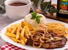 2456 - Almoço/Janta Executivo de contra filé acebolado + sobremesa